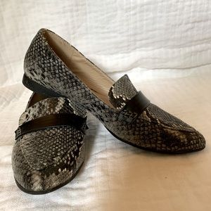 Snakeskin loafer